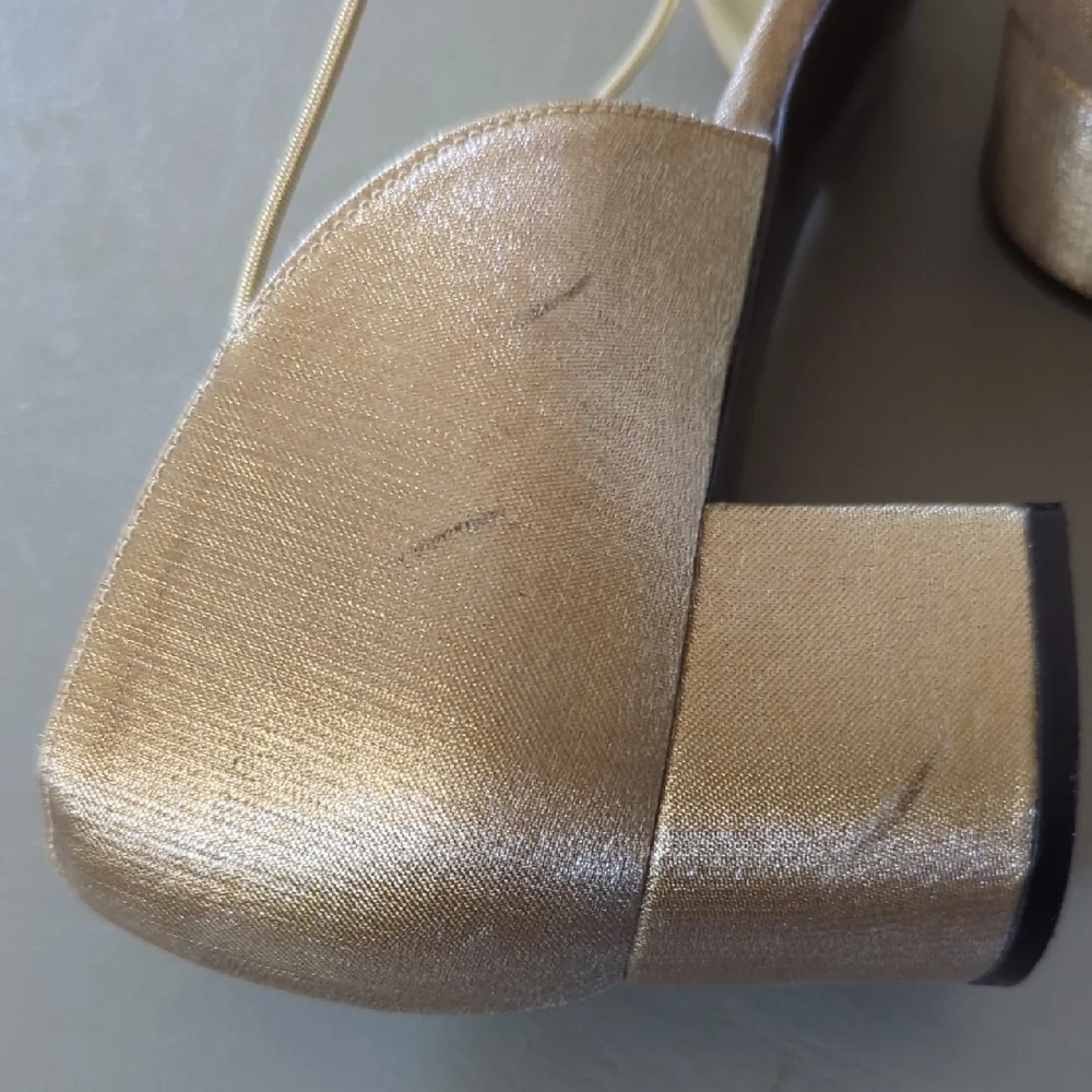 Stuart‎ Weitzman Gold Heels size 8.5B